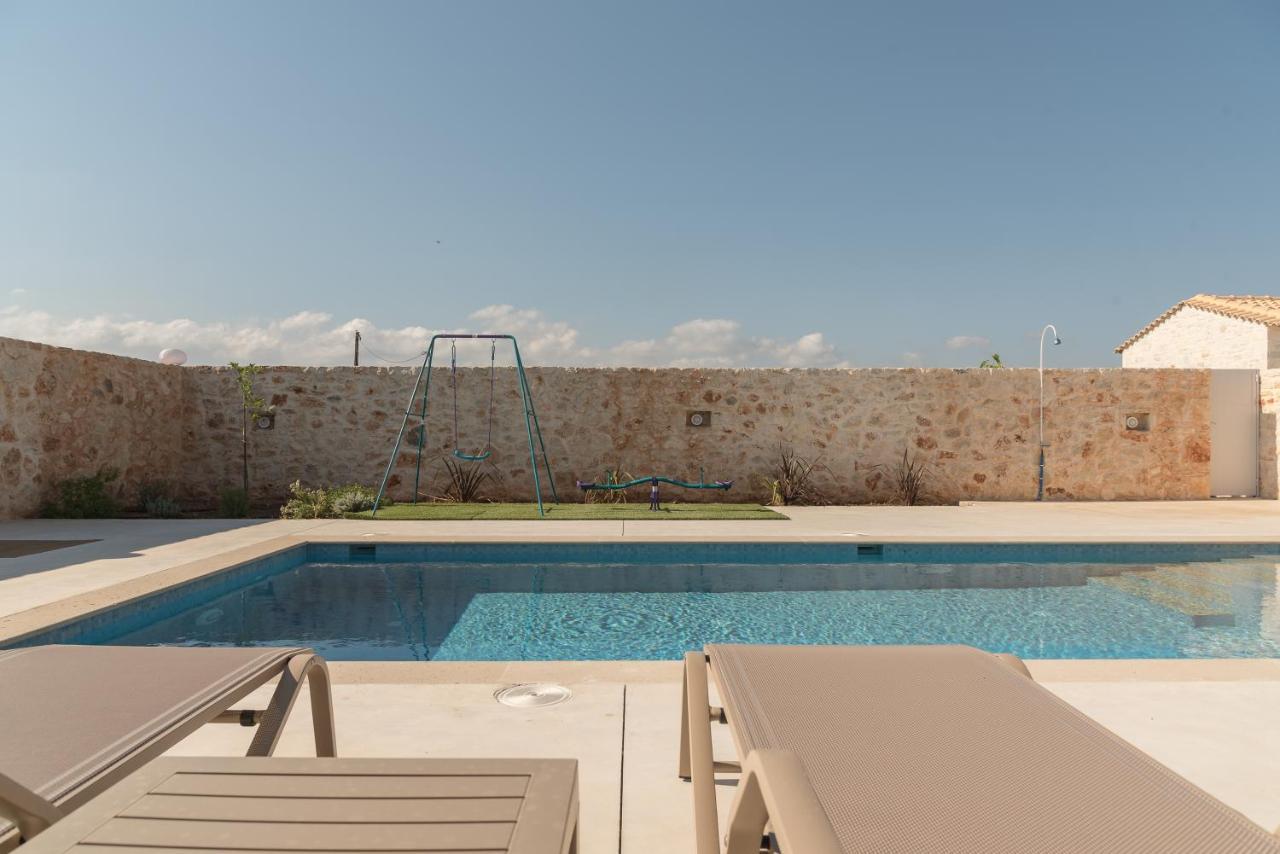 Evaero I, Ii, Iii, Iv - An Ever-so Inviting Escape, By Thinkvilla Villa *