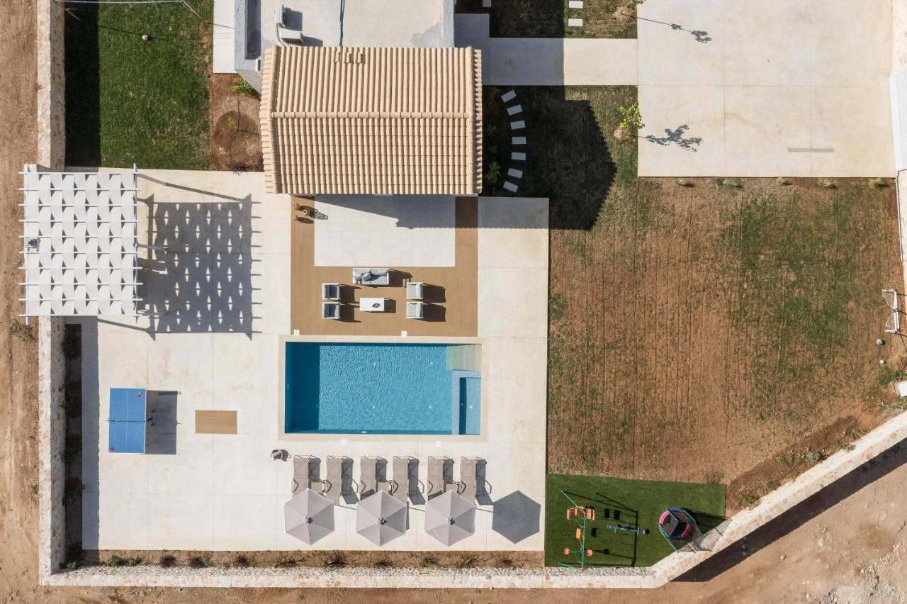 Evaero I, Ii, Iii, Iv - An Ever-so Inviting Escape, By Thinkvilla Vila