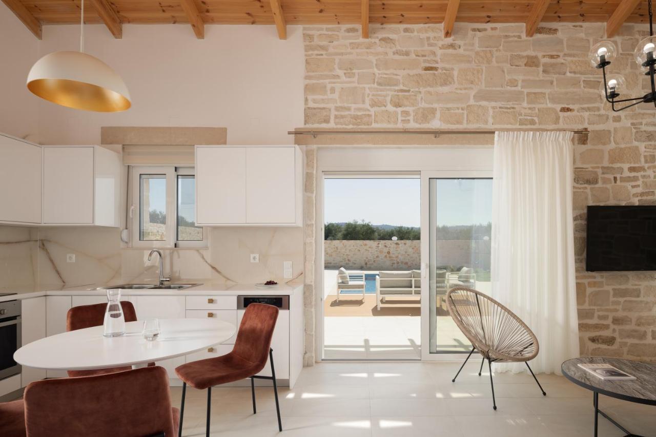 Evaero I, Ii, Iii, Iv - An Ever-so Inviting Escape, By Thinkvilla Vila *