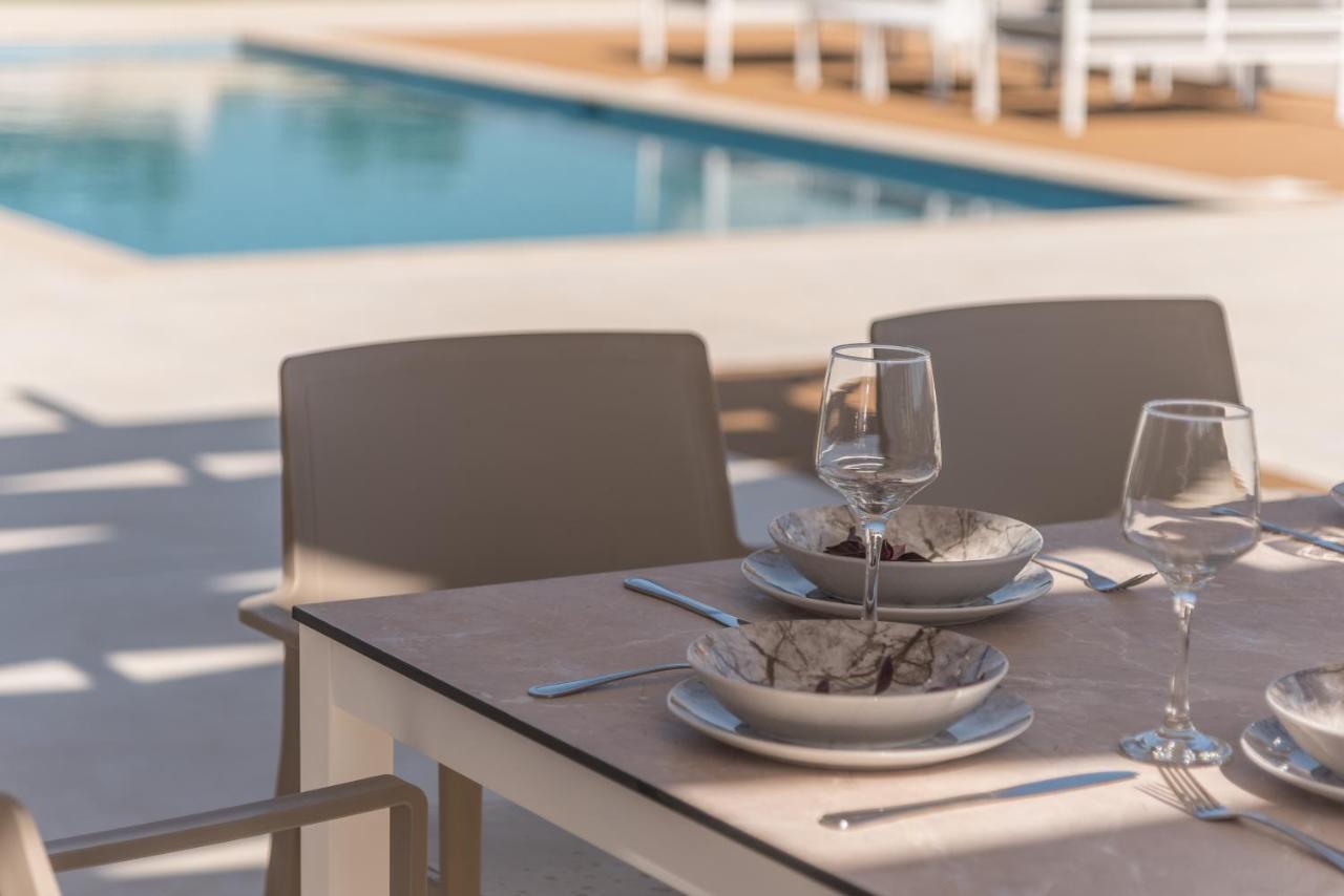 Evaero I, Ii, Iii, Iv - An Ever-so Inviting Escape, By Thinkvilla Vila *