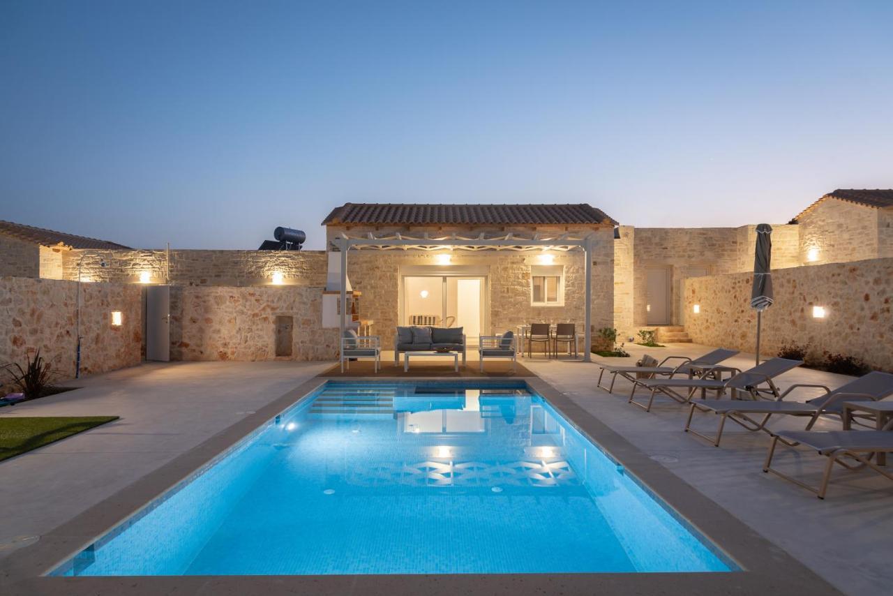 Vila Evaero I, Ii, Iii, Iv - An Ever-so Inviting Escape, By Thinkvilla Sfáka
