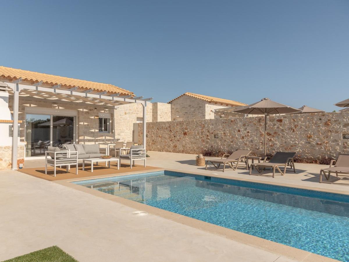 Evaero I, Ii, Iii, Iv - An Ever-so Inviting Escape, By Thinkvilla Vila