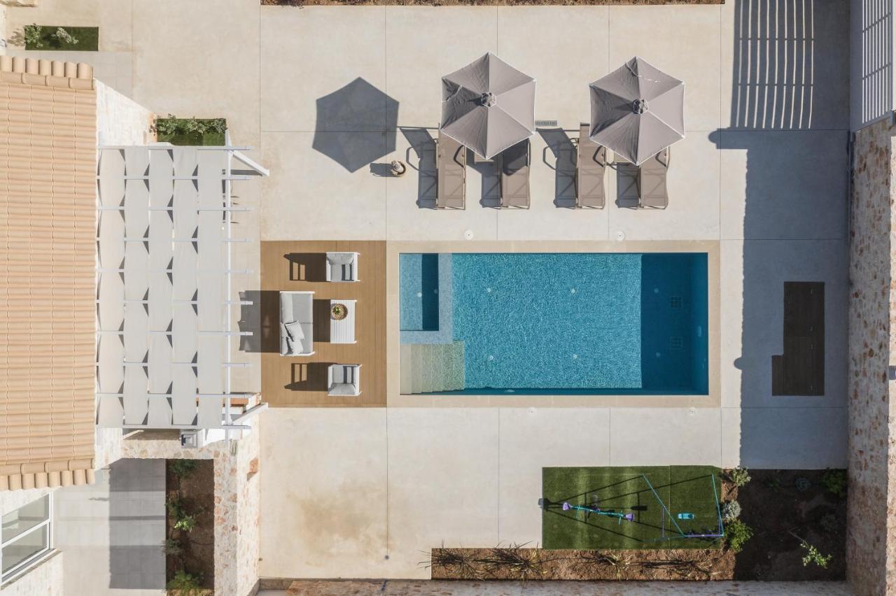 Evaero I, Ii, Iii, Iv - An Ever-so Inviting Escape, By Thinkvilla Vila *