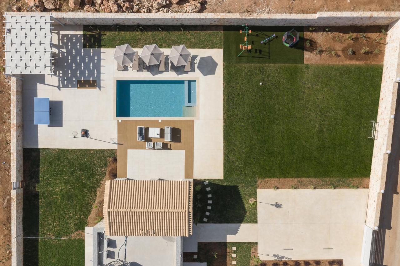 Evaero I, Ii, Iii, Iv - An Ever-so Inviting Escape, By Thinkvilla * Sfáka